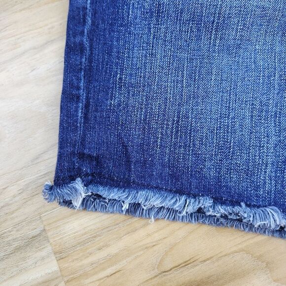 ☔️🔹️American Eagle Blue Raw Hem Denim Shorts Size 4/27 - Picture 6 of 9